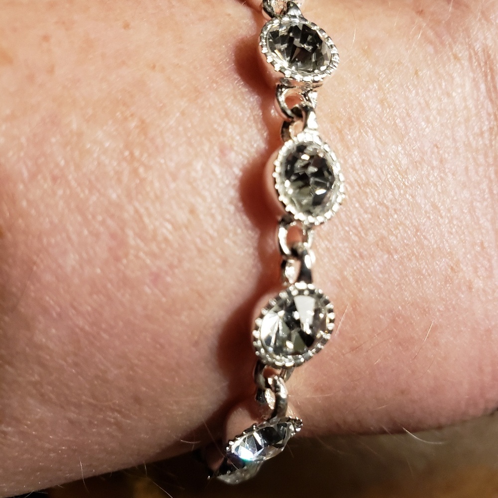 Rhinestone bracelet w/adjustable length
